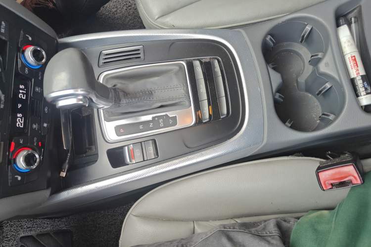 Used Audi Q5 2013 40 TFSI Technology Edition Gear Lever