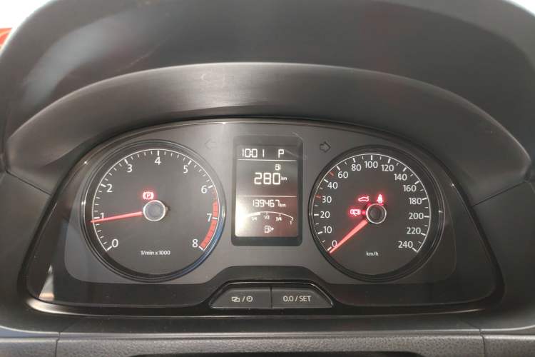 Used Volkswagen Gran Lavida 2013 1.6L Automatic Fashion Model