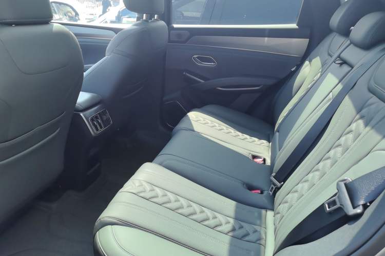 Used BYD Song L DM-i 2025 Intelligent Driving Version 112 km Beyond-Range Type Left Rear Seat