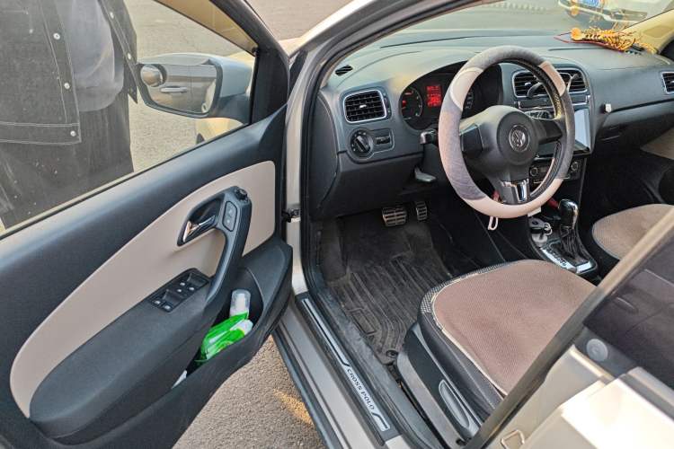 Used Volkswagen Polo 2012 1.6L Cross Polo Automatic Transmission Driver Seat