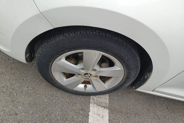 Used Skoda Rapid 2016 1.4L Manual Trend Edition Left Front Wheel Hub