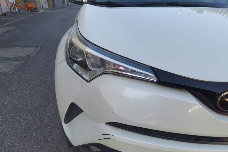 Used Toyota IZOA 2018 2.0L Yichi Version China VI Standard Right Front Headlight