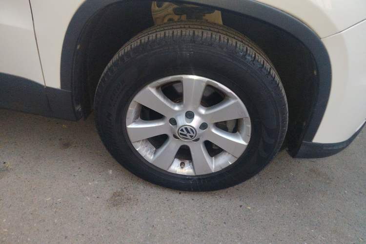 Used Volkswagen Tiguan 2010 1.8 TSI Automatic All-Wheel Drive Fashion Edition Right Front Wheel Hub