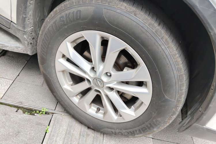 Used Nissan X-Trail 2014 2.0L CVT Comfort Edition 2WD Right Front Wheel Hub