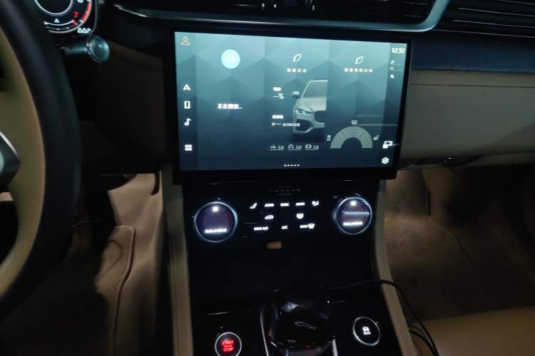 Used Jaguar XFL 2021 XFL 2.0T P250 Two-Wheel-Drive Luxury Deluxe Edition Audio And AC Panel