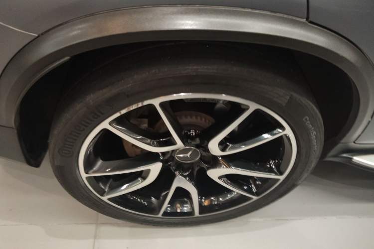 Used Mercedes-Benz GLC Coupe AMG 2017 AMG GLC 43 4MATIC Coupe SUV Right Rear Wheel Hub