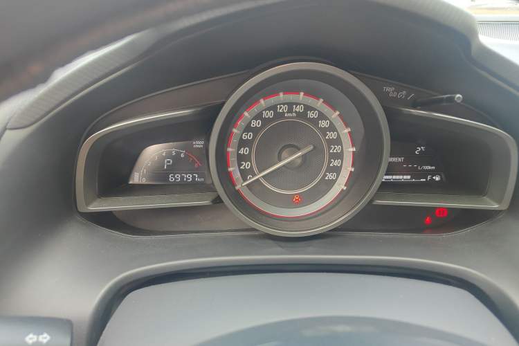 Used Mazda Mazda 3 Axela 2014 Sedan 1.5L Automatic Luxury Model