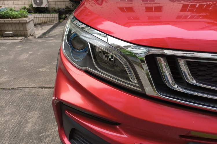 Used Geely Auto Vision X3 2019 Upgraded Model 1.5L CVT Elite Version Right Front Headlight