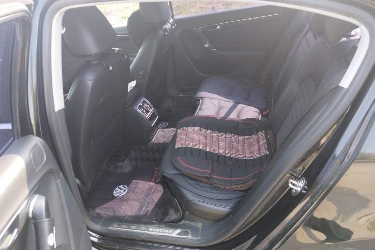 Used Volkswagen Magotan 2016 1.8TSI Luxury Comfort Model Left Rear Seat