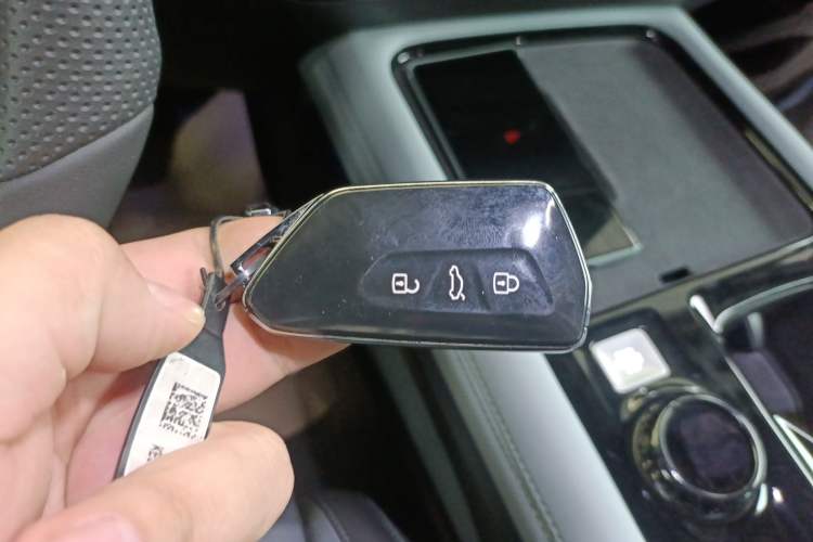 Used Volkswagen Teramont 2025 Tiguan Pro 450TSI 4Motion Crosswind Edition
