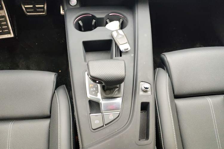 Used Audi A4L 2024 40 TFSI Luxury Dynamic Edition Gear Lever