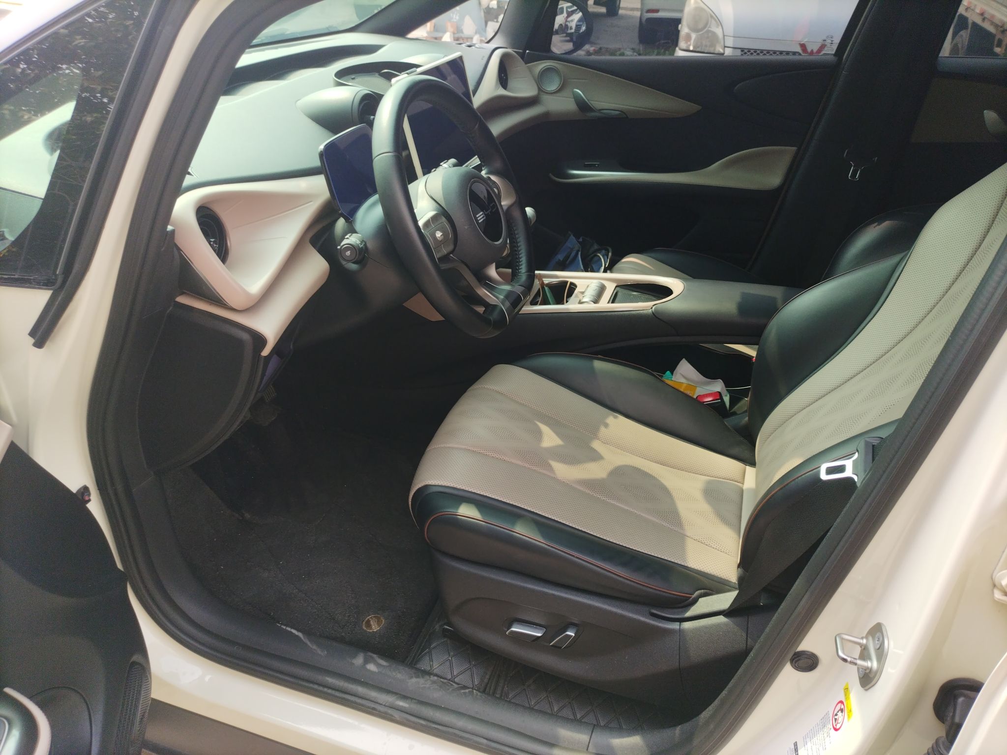 Переднее сиденье в автомобиле