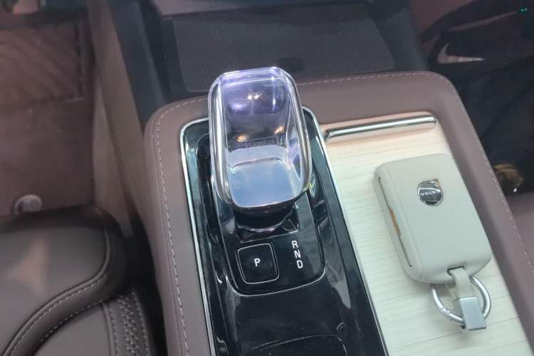 Used Volvo S90 New Energy 2026 Plug-in Hybrid Four-Wheel Drive Long-Range Zhiyuan Luxury Edition
