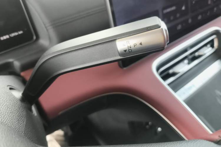 Used Chery Fulwin A9L 2025 Model, Four-Wheel Drive High-Energy Peak Edition Gear Lever