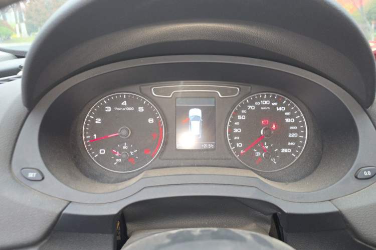 Used Audi Q3 2015 35 TFSI quattro Comfort model Instrument Cluster
