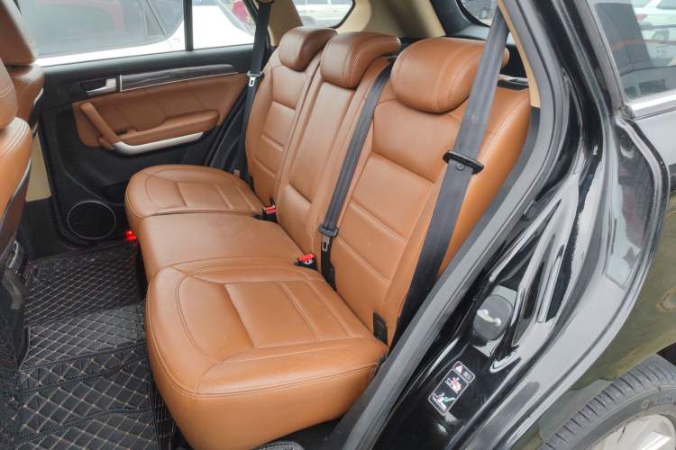 Used Haval H8 2015 2.0T Two-Wheel-Drive Luxury Version Left Rear Seat