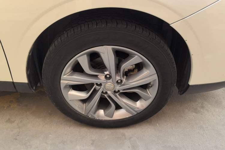 Used Venucia T90 2020 2.0L CVT Smart Connect & Smooth Drive Edition Right Front Wheel Hub