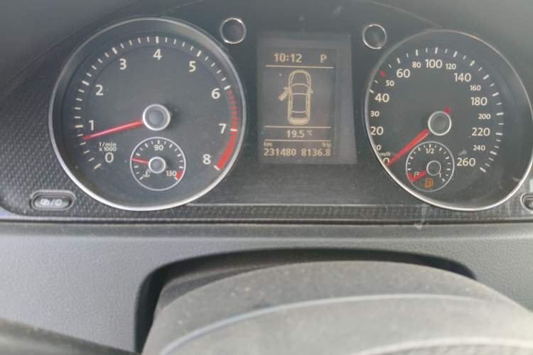 Used Volkswagen Magotan 2013 1.8TSI Luxury Model Odometer Close Up