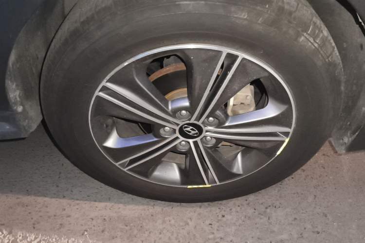 Used Hyundai ix25 2015 1.6L Automatic Two-Wheel Drive Smart GLS Trim Right Front Wheel Hub
