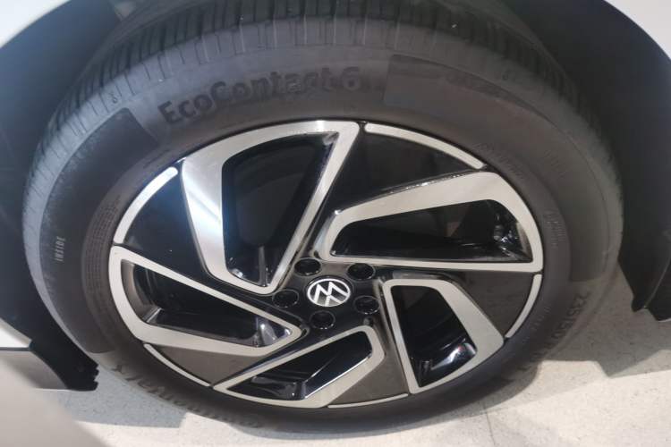 Used Volkswagen ID.7 VIZZION 2024 PRO Model Right Rear Wheel Hub