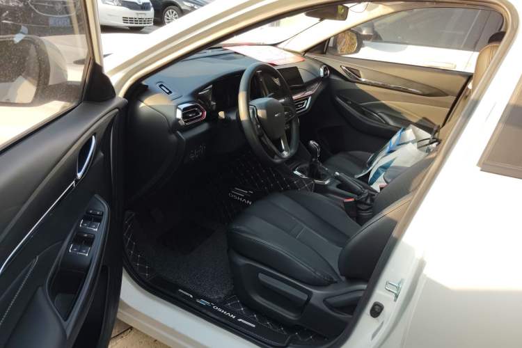 Used CHANGAN OSHAN X5 2021 Revised Version 1.6L Manual Luxury Edition
