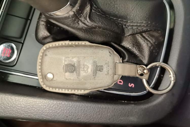 Used Volkswagen Sagitar 2017 230TSI Automatic Comfort Version Vehicle Key