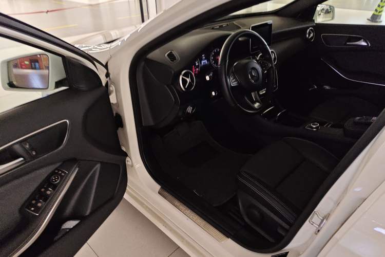 Used Mercedes-Benz A-Class 2017 A 200 Dynamic Edition Driver Seat