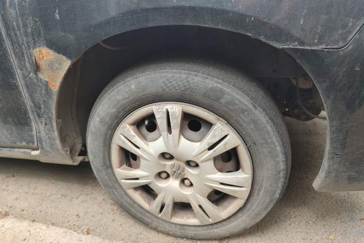 Used Everus S1 2012 1.3L Manual Comfort Edition Right Front Wheel Hub