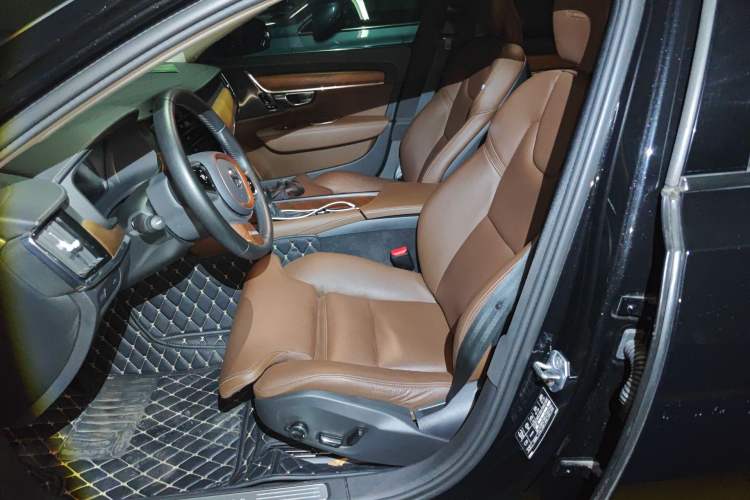 Used Volvo S90 2020 Facelift T5 Smart & Luxurious Edition Left Front Seat