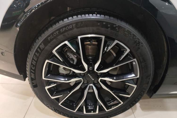 Used Zeekr 7X 2025 100 kWh Long-Range Rear-Wheel Drive with Intelligent Driving Features
