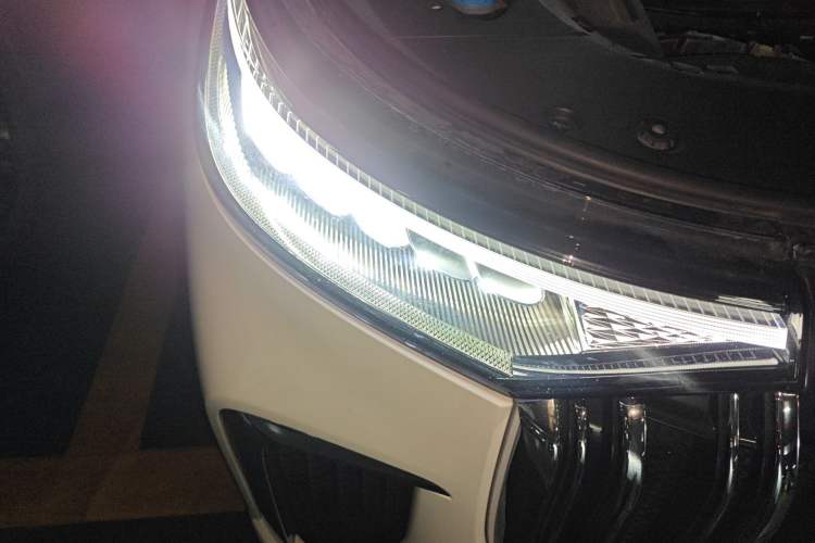 Used VOYAH Dream 2022 Low-Carbon Edition Plus Intelligent Driving Package Right Front Headlight