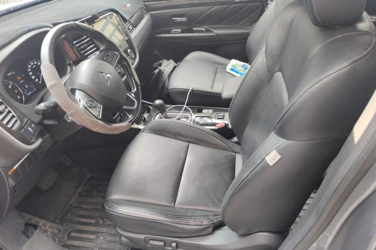 Used Mitsubishi Outlander 2019 2.4L 4x4 Zhi Xiang Edition 5 Seats China V Emission Standard Left Front Seat