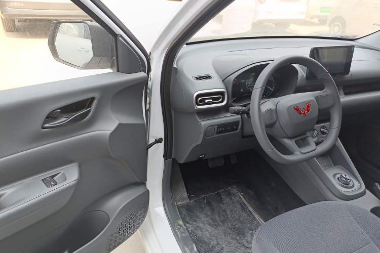 Used Wuling Hongguang New Energy 2024 All-Electric Model 300KM Standard Version Driver Seat