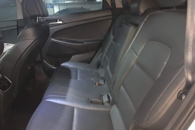 Used Hyundai Tucson 2015 1.6T Dual-Clutch Two-Wheel-Drive Smart Model Left Rear Seat