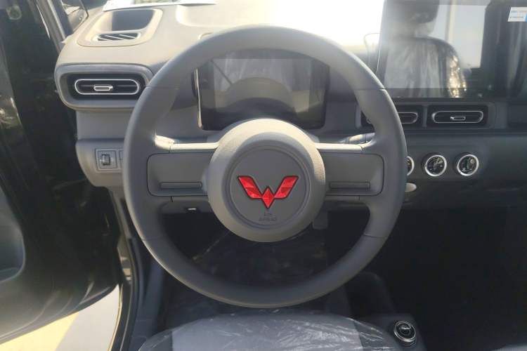 Used Wuling Zhiguang New Energy 2025 Model 305km Ambitious Edition