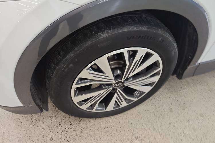 Used Audi Q5 e-tron 2023 40 e-tron Shining Edition Brocade Suit
