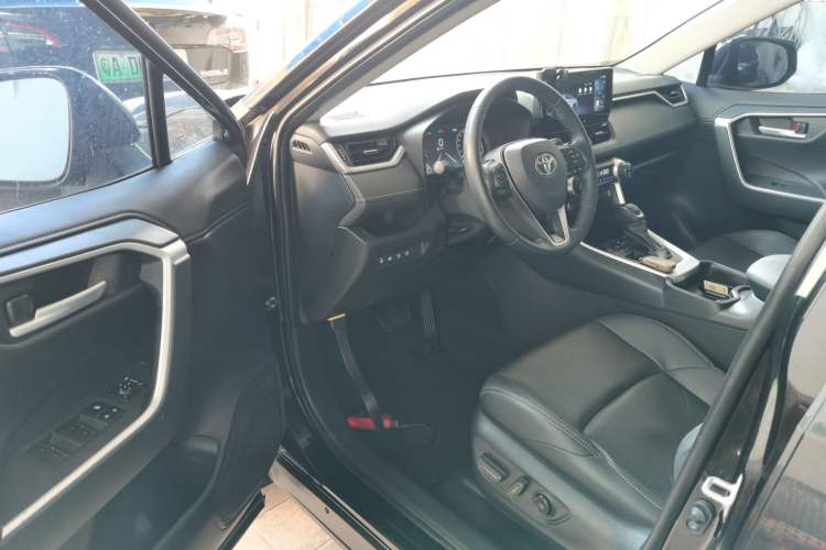 Used Toyota Wildlander 2023 2.0L CVT Two-Wheel Drive Luxury PLUS Edition
