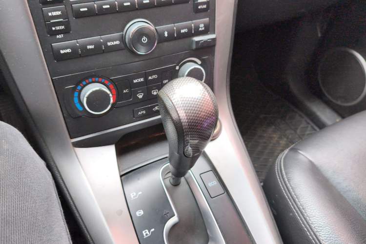 Used Chevrolet Captiva 2011 2.4 AT 7-Seater Luxury Edition Gear Lever