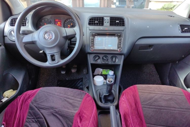 Used Volkswagen Polo 2013 1.4L Manual Fashion Edition Center Console