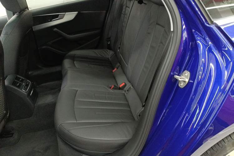 Used Audi A4L 2019 40 TFSI Fashion Edition China VI Emission Standard
