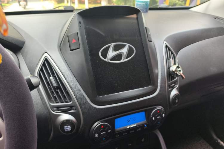 Used Hyundai ix35 2015 2.0L Automatic Two-Wheel Drive Leading Trim China IV Standard
