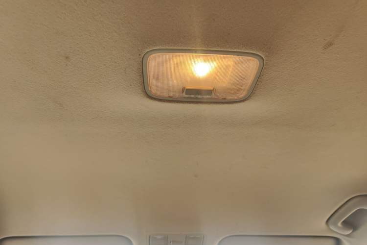 Used Hyundai Celesta 2018 1.6L Automatic GL Enjoyment Edition China VI compliant Headliner