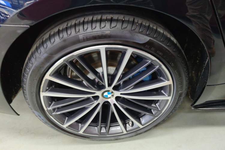 Used BMW 5 Series 2019 Facelifted 530Li Leading Edition M Sport Package
