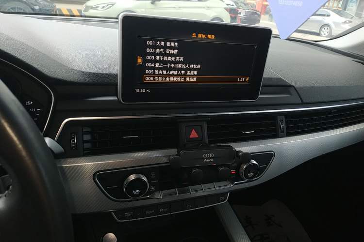 Used Audi A4L 2018 30th Anniversary Edition 40 TFSI Fashion Model Audio And AC Panel