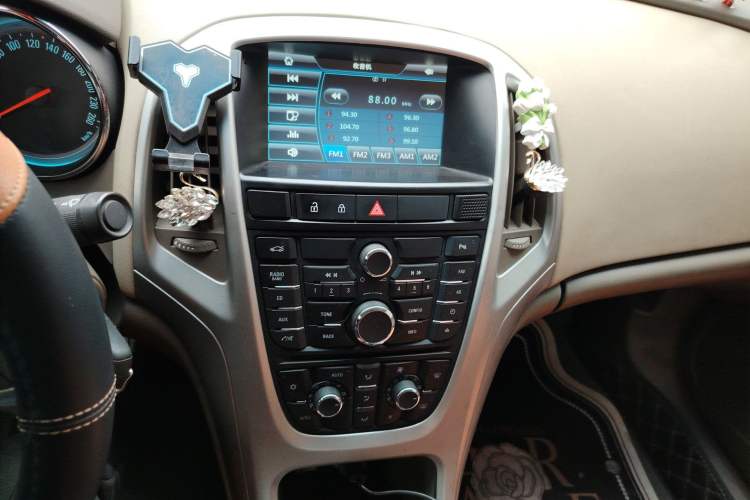 Used Buick GT 2013 GT 1.6L Manual Entry-Level Model Audio And AC Panel