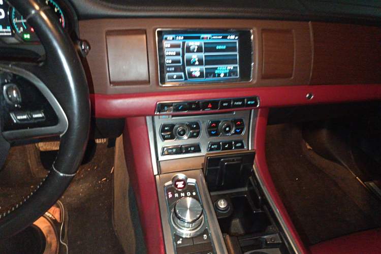 Used Jaguar XF 2014 XF 2.0T Luxury Edition Audio And AC Panel