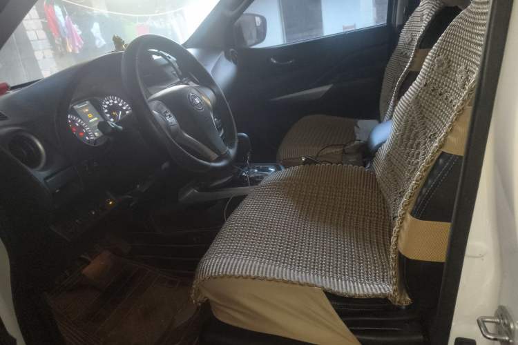 Used Nissan Terra 2018 2.5L Automatic 2WD Luxury Edition Left Front Seat