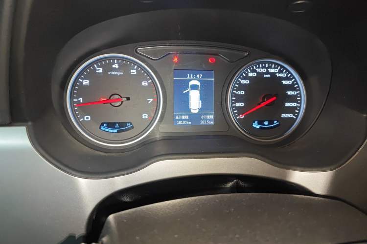 Used JAC Refine M4 2019 Business & Travel Series 2.0L Manual Comfort Model China VI