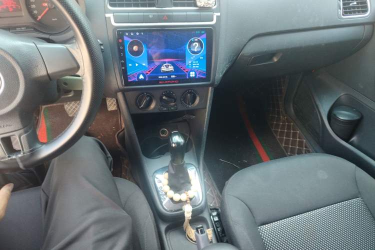 Used Volkswagen Polo 2013 1.4L Automatic Comfort Edition Gear Lever