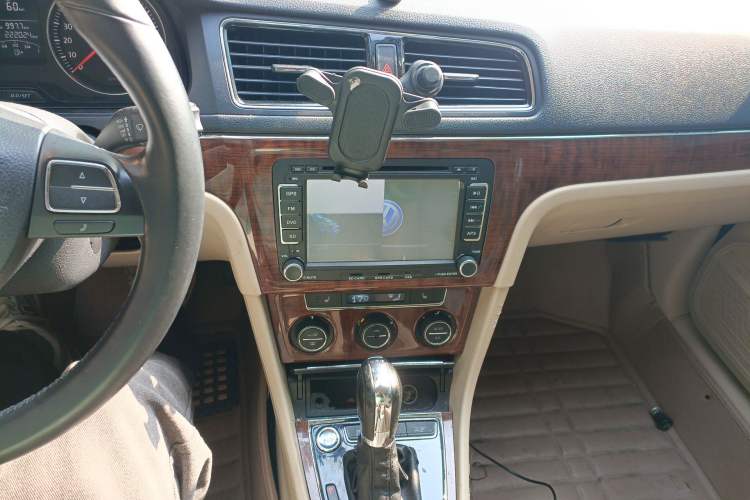 Used Volkswagen Lavida 2013 1.4TSI DSG Luxury Edition Audio And AC Panel